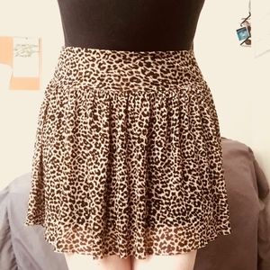 Express Cheetah print pleated mini skirt